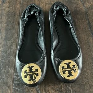 Tory Burch minnie travel ballet flat in black/gold leather size 7